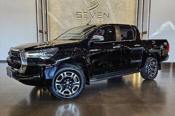 TOYOTA HILUX 2.8 D-4D TURBO DIESEL CD SRX 4X4 AUTOMÁTICO